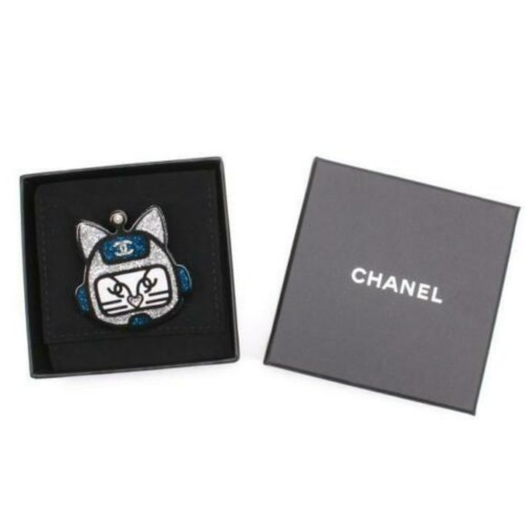 Chanel- CC Monogram Cat Brooch Pin Silver Blue Robot NEW BOX Mothers Day gift - Picture 2 of 10
